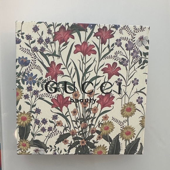 Gucci Floral Design Compact Mirror with Velvet Pouch and box - Picture 4 of 6